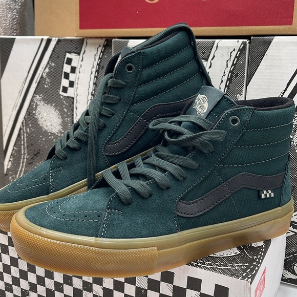 Vans WMNS Skate Sk8-Hi
Green/Gum
VN0A2Z3317P
Sneakers - Picture 7 of 16